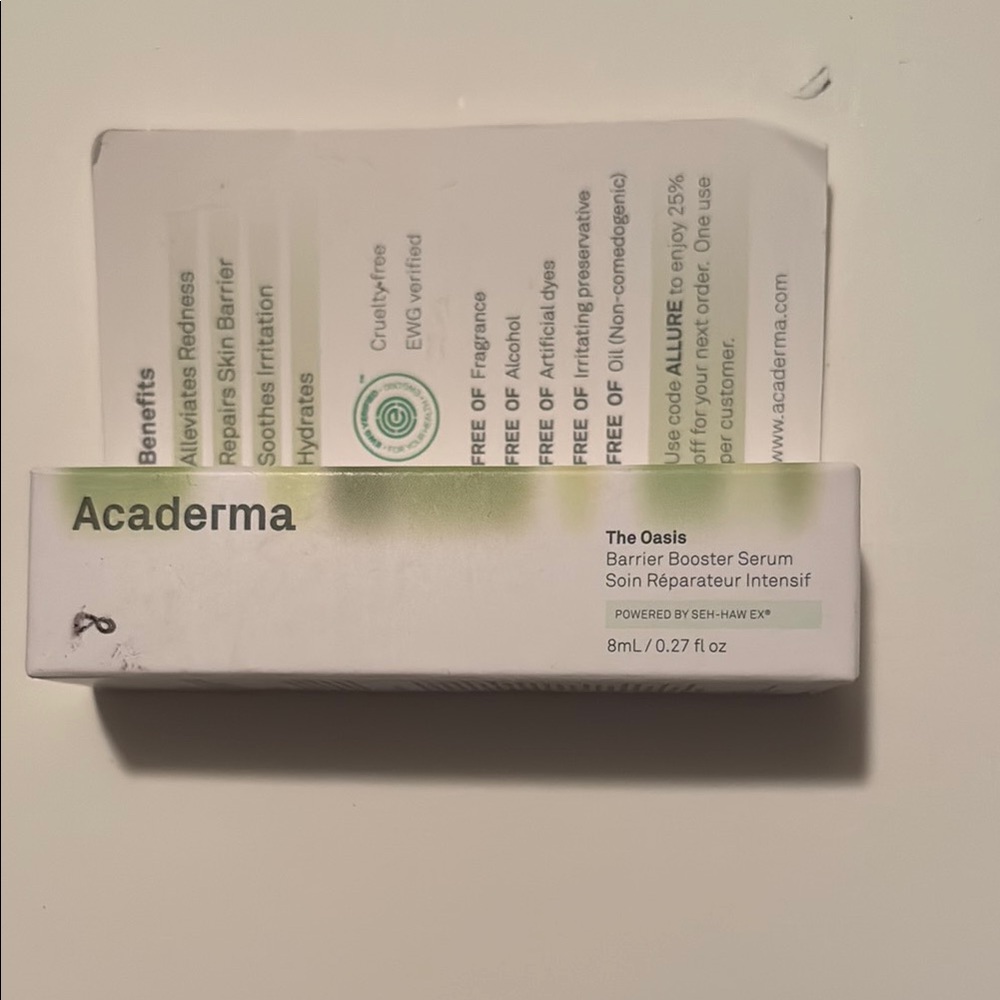The Oasis Barrier Booster Serum - White and Green